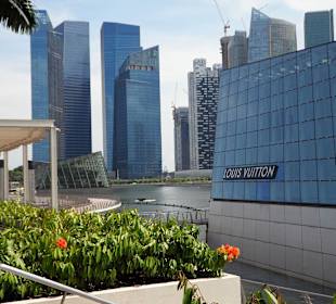 Blick vom Park hinter Hotel...