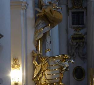 Visitantinnen-Kirche mit Kanzel als Schiffsbug