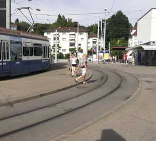 Bahnhof Tiefenbrunnen