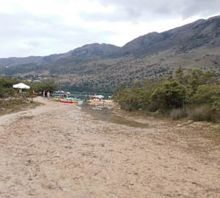 Kournas See Souvenvirshops