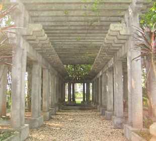 Ein Säulengang im Garten des Präsidentenpalastes
