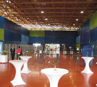 Blick in die große Halle im Kreuzfahrtterminal