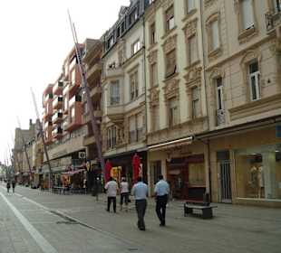 Einkaufsstraße im Stadtzentrum.