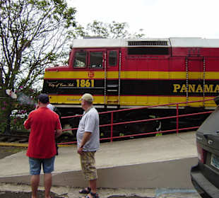 Mit dem Zug den Panamakanal entlang