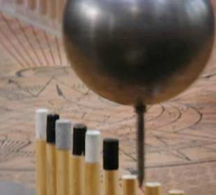 Pendel (Nahaufnahme) mit den Kegeln...