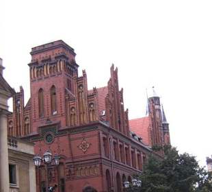 Torun: links Stadtpfarrkirche, Mitte Postamt