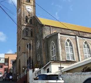 Kirche auf einem Hügel der Stadt