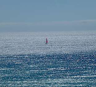 Wenige Meter südlich beginnt die Steilküste