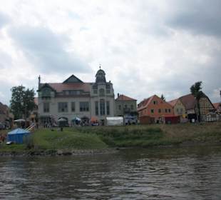 Immer wieder neue Gebäude.