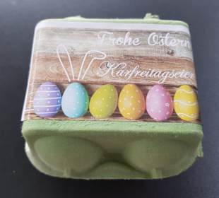 Eine Schachtel mit Ostereiern - aussen