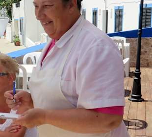 Maria freut sich wenn sie ihr deutsch aufbessert