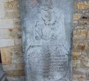 Epitaphe an der Außenwand