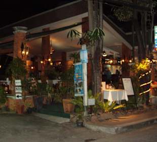 Blick von der Straße ins Restaurant