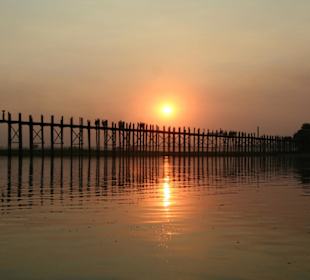 Sonnenuntergang an der U-Bein Brücke