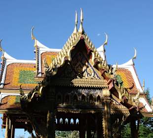 Reichlicher Schmuck an der Sala