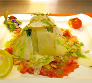 Zartes Carpaccio mit Ruccola Salat