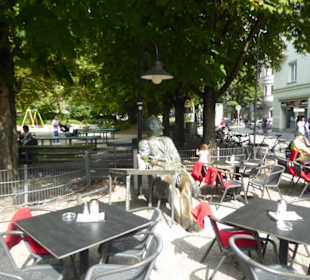 Münchner Freiheit - Statue Monaco Franze