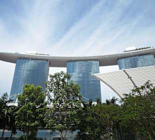 Blick vom Park hinter Hotel...