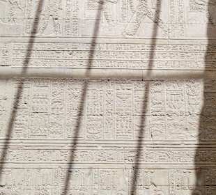 Барельеф на стене