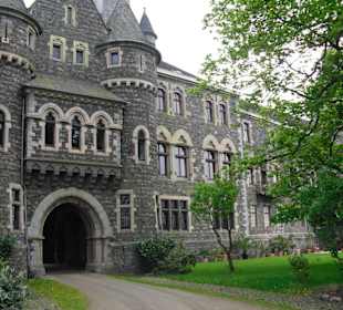 Ausfahrt am Ende der Führung durchs Schloss