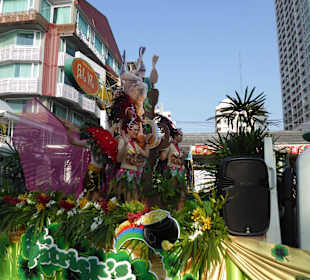 Schön dekorierte Wagen nahmen teil