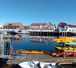 Umgebung im Wasser gespiegelt