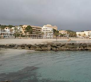 Die erste von den drei Buchten in Paguera