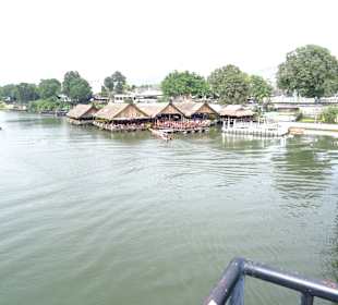 Auf der Brücke am Kwai