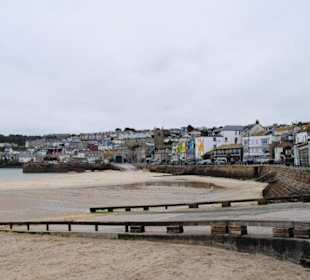 Saint Ives Hafen bei Ebbe