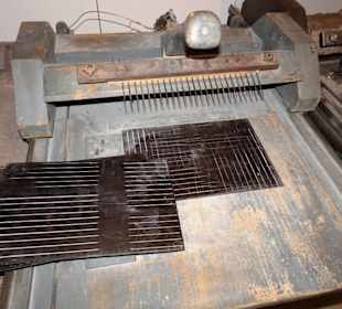 Anreissen der Linien auf der Tafel