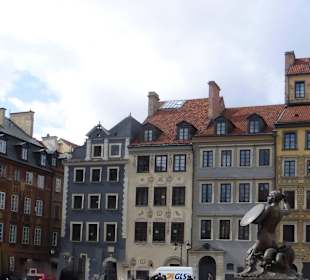 Die Seejungfrau wacht über den Platz und Warschau