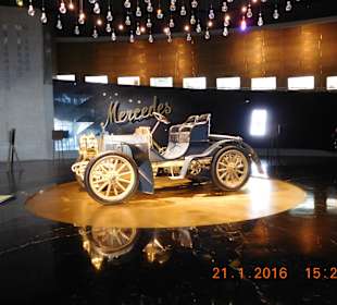 Музей Мерседес-Бенц