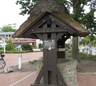 Der Dorfbrunnen, das Wahrzeichen von Duhnen