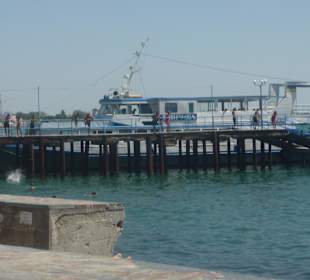 Ausflugsschiff in Jewpatorija