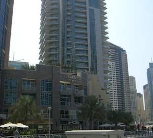 Ein Wolkenkratzer der Marina