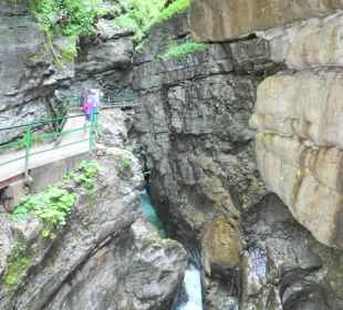 Tief eingeschnitten das Wasser