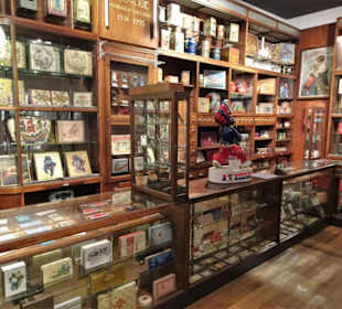 Blick in einen alten Laden im Schokoladenmuseum