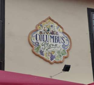 Das kleine Einkaufszentrum an der Plaza del Charco