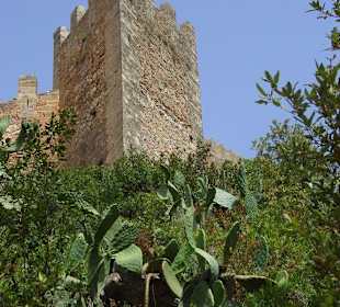 Wuchtiger, mittelalterlicher Wehrturm