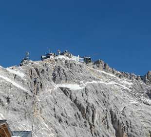 Blick vom Zugspitzplatt auf Gipfel