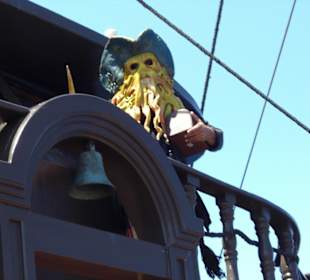 Der Bösewicht Davee Jones mit dem Schatz