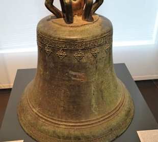 Glocke in der Emden-Abteilung des Landesmuseums
