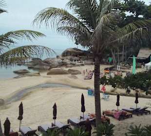 Beach vorm Buri Rase, rechts das Panviman Resort