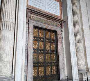 Goldene Pforte am Petersdom