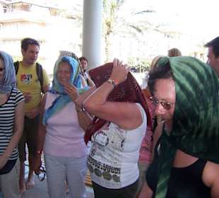 Kopftuch in der Moschee ist Pflicht