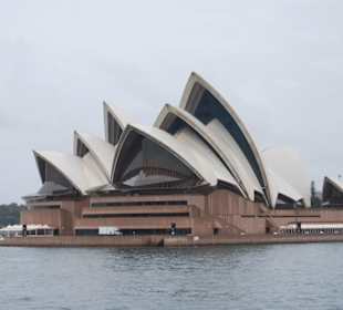 Здание оперного театра. 