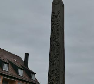 Obelisk mit Kriegsadler (Obere Karlsbrücke)
