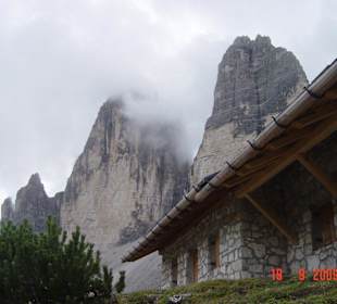 Almhütte Nordseite Drei Zinnen beim Bergsee