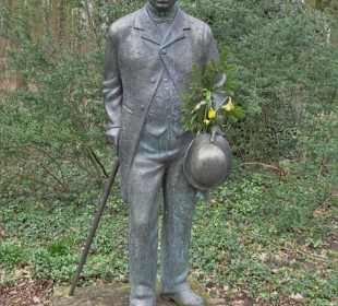 Impressionen der Ludwig-Knoop-Statue