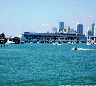 Blick auf den Kreuzfahrt Hafen